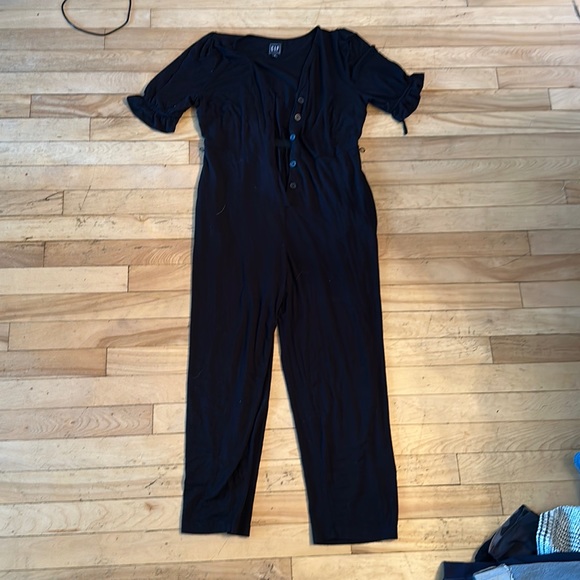 Size 10, black, GAP, short sleeve one piece button up - Picture 1 of 2